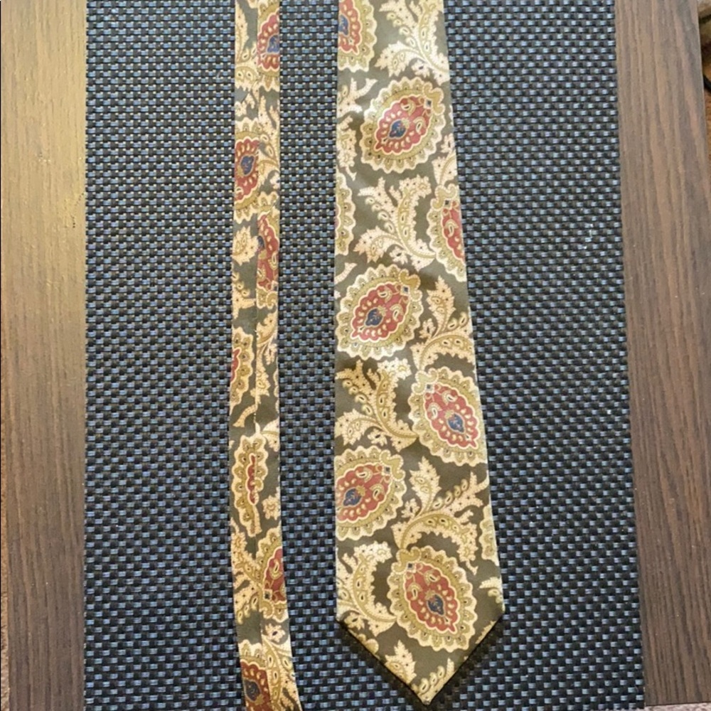100% silk old school paisley tie